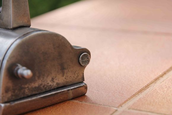 Старинный тяжелый утюг в прекрасном состоянии.