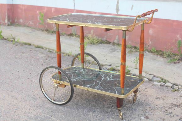 Винтажный сервировочный столик на колесиках