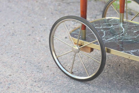 Винтажный сервировочный столик на колесиках