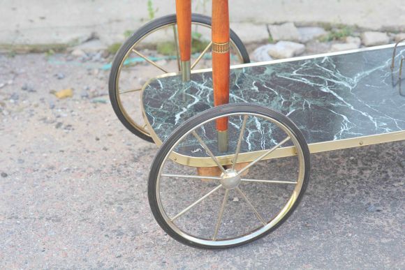 Винтажный сервировочный столик на колесиках