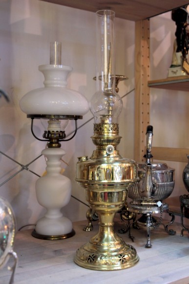 Старинная, полностью латунная керосиновая лампа