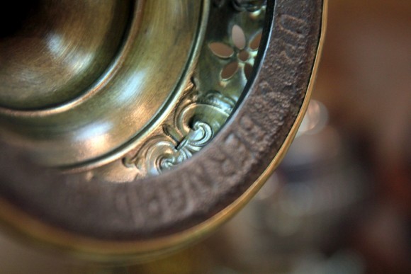 Старинная, полностью латунная керосиновая лампа