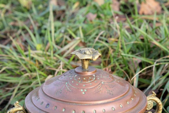 Миленькая антикварная конфетница из меди .Европа. Начало 20 века