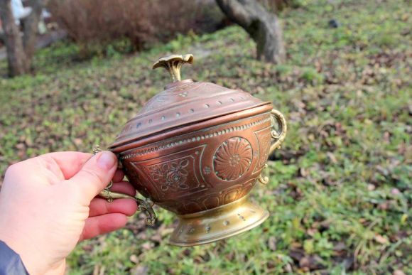 Миленькая антикварная конфетница из меди .Европа. Начало 20 века