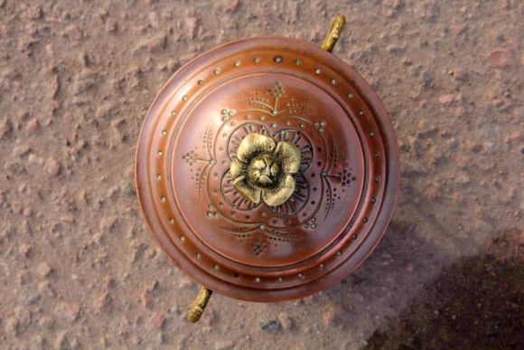 Миленькая антикварная конфетница из меди .Европа. Начало 20 века