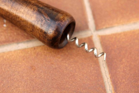 Деревянный штопор из массива вишни