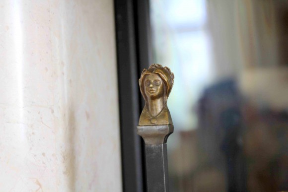 Старинный каминный колосник - подставка под дрова