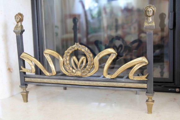 Старинный каминный колосник - подставка под дрова