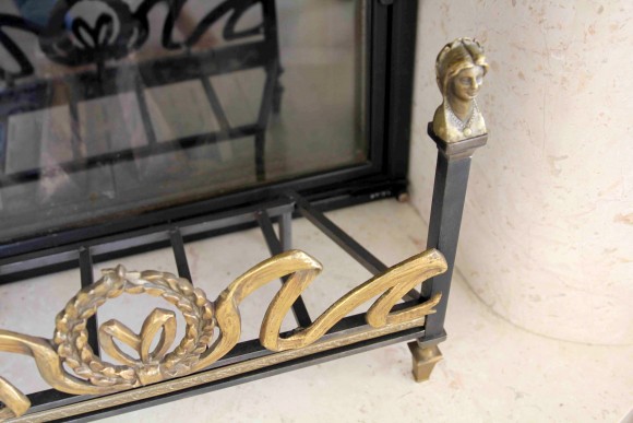 Старинный каминный колосник - подставка под дрова