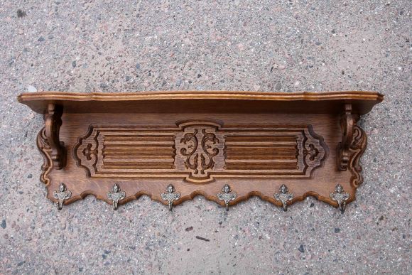 Изящная настенная резная вешалка.  