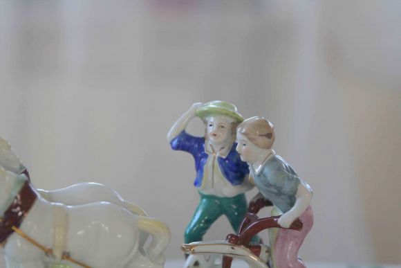 Антикварная жанровая статуэтка "пахари". Европа. Середина 20в.