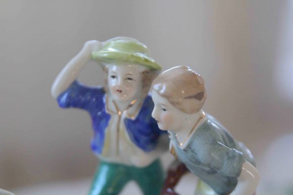 Антикварная жанровая статуэтка "пахари". Европа. Середина 20в.