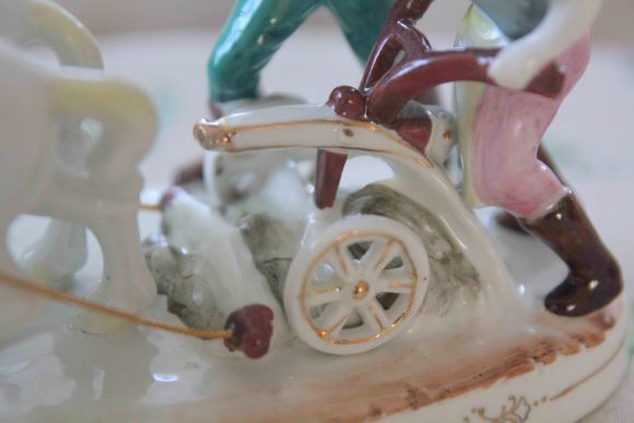 Антикварная жанровая статуэтка "пахари". Европа. Середина 20в.