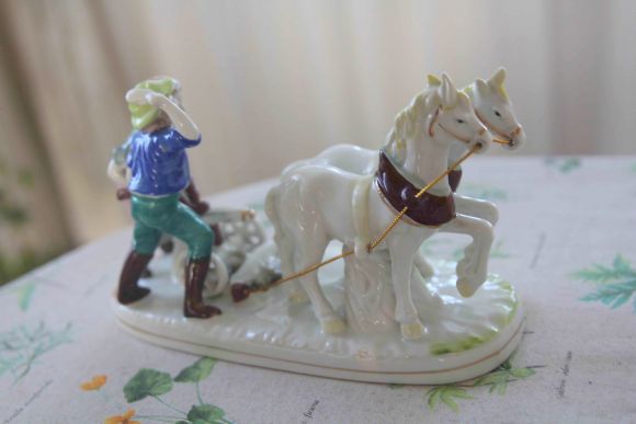 Антикварная жанровая статуэтка "пахари". Европа. Середина 20в.