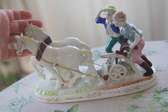 Антикварная жанровая статуэтка "пахари". Европа. Середина 20в.