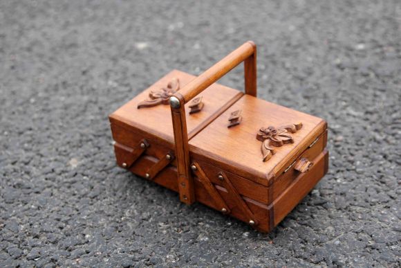 Маленький сундучок - шкатулка для рукоделия 