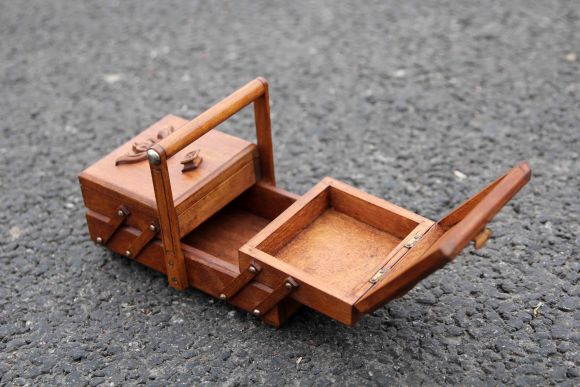 Маленький сундучок - шкатулка для рукоделия 