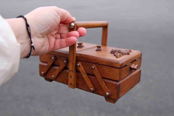 Маленький сундучок - шкатулка для рукоделия 