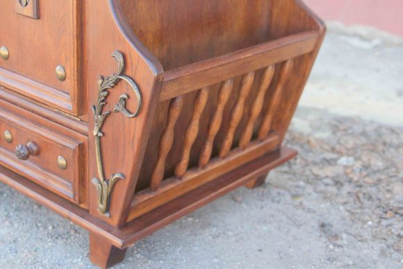 Старинный дубовый бар после полной реставрации