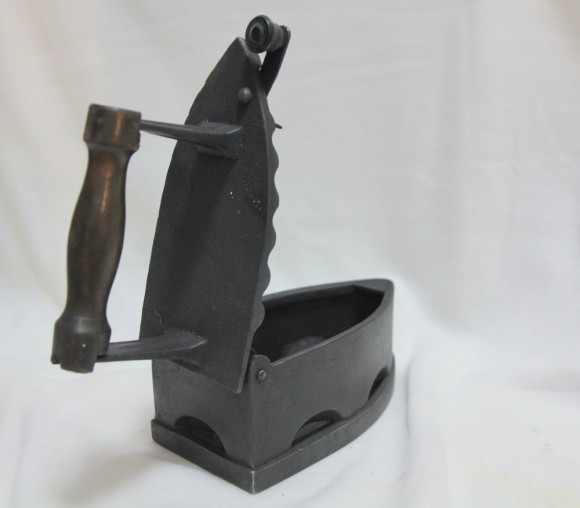Старый угольный утюг. Производство Касимов. Россия. Начало 20 в.