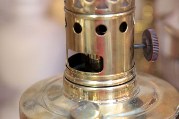 Интересная антикварная керосиновая лампа. Франция