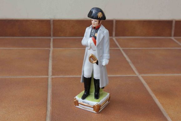 Антикварная фарфоровая статуэтка Наполеон. Европа.Середина 20 века