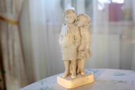 Старинная гипсовая статуэтка ДЕТИ. 