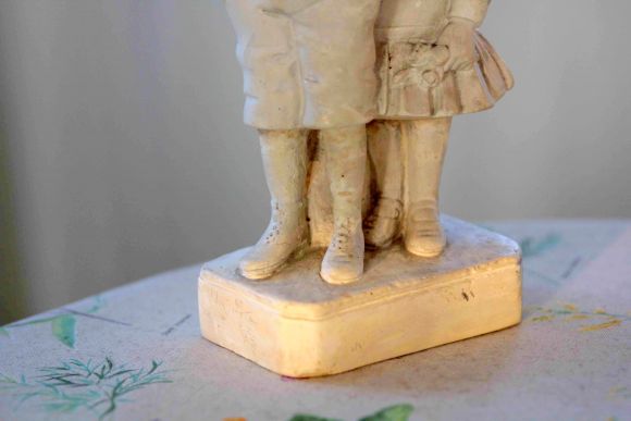 Старинная гипсовая статуэтка ДЕТИ. 