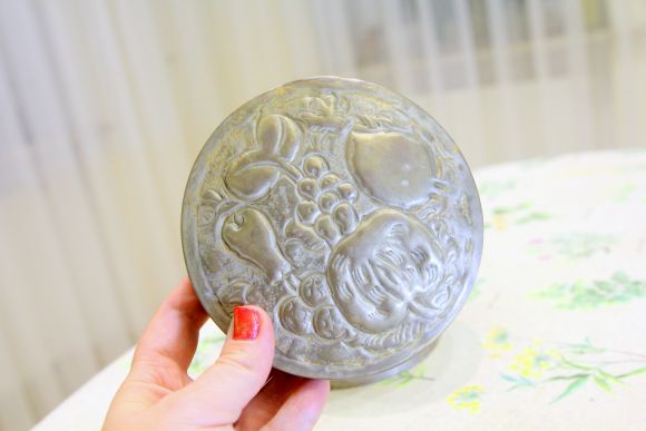 Круглая латунная шкатулочка