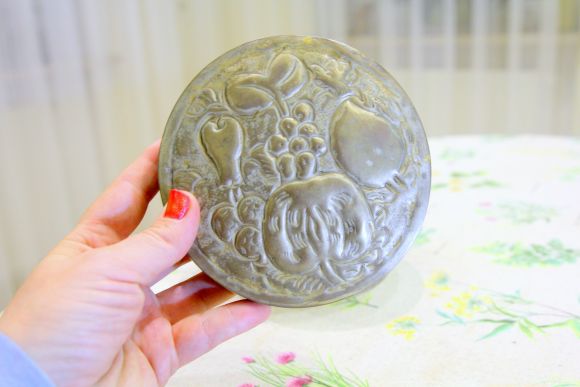 Круглая латунная шкатулочка