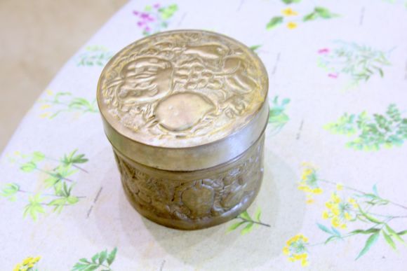 Круглая латунная шкатулочка