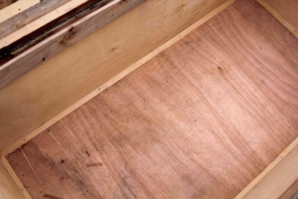 Резной сундук ручной работы в азиатском стиле