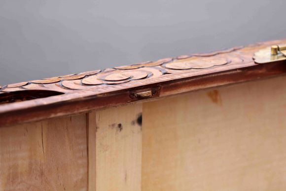 Резной сундук ручной работы в азиатском стиле