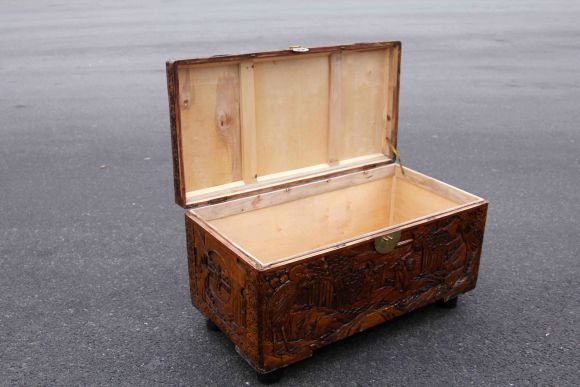 Резной сундук ручной работы в азиатском стиле