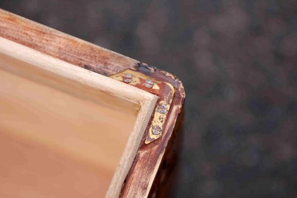 Резной сундук ручной работы в азиатском стиле