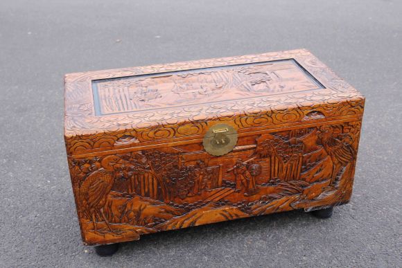 Резной сундук ручной работы в азиатском стиле