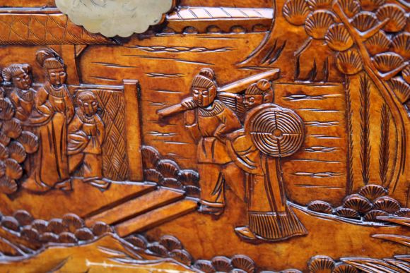 Резной сундук ручной работы в азиатском стиле