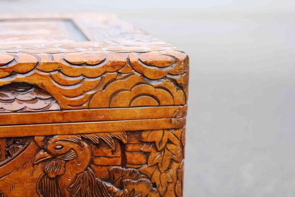Резной сундук ручной работы в азиатском стиле