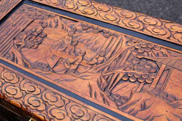 Резной сундук ручной работы в азиатском стиле