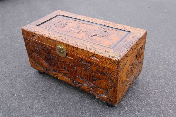 Резной сундук ручной работы в азиатском стиле