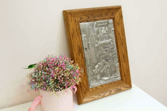 Интересное антикварное панно из олова в дубовой раме. Европа начало 20в.