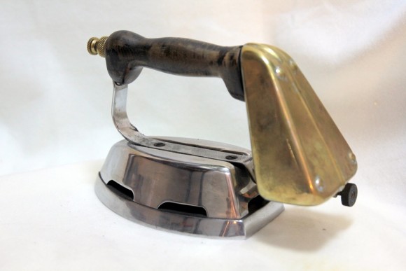 Старинный спиртовой утюг. Состояние отличное