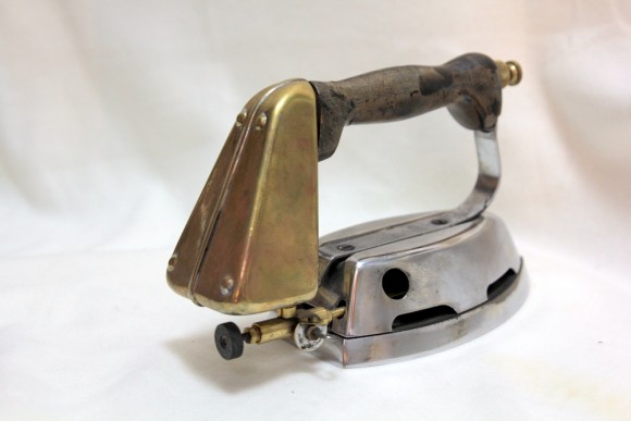 Старинный спиртовой утюг. Состояние отличное