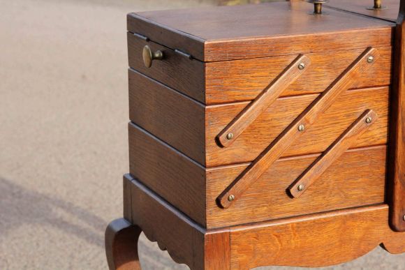 Винтажный дубовый ящичек для рукоделия 