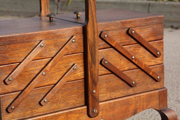 Винтажный дубовый ящичек для рукоделия 