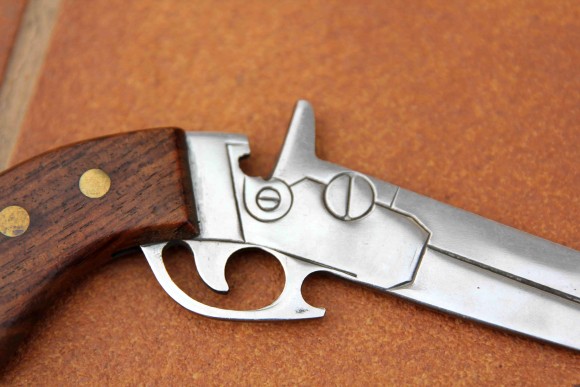 Винтажная открывалка в виде пистолета stainelesisteel.