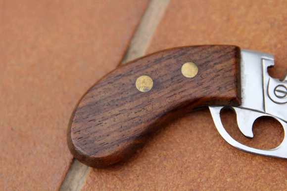 Винтажная открывалка в виде пистолета stainelesisteel.