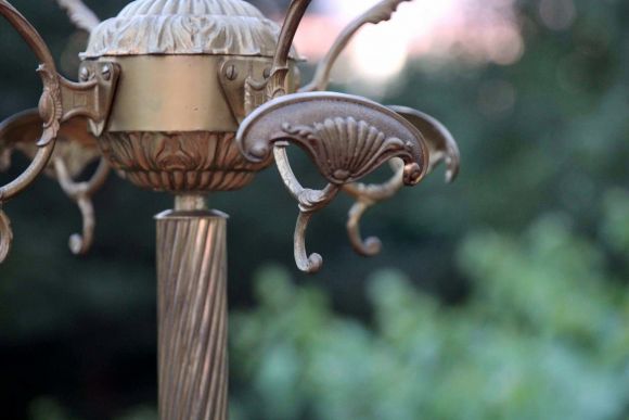 Великолепная латунная напольная вешалка 