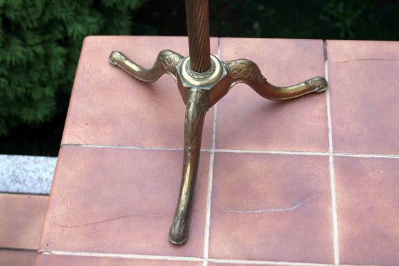 Великолепная латунная напольная вешалка 