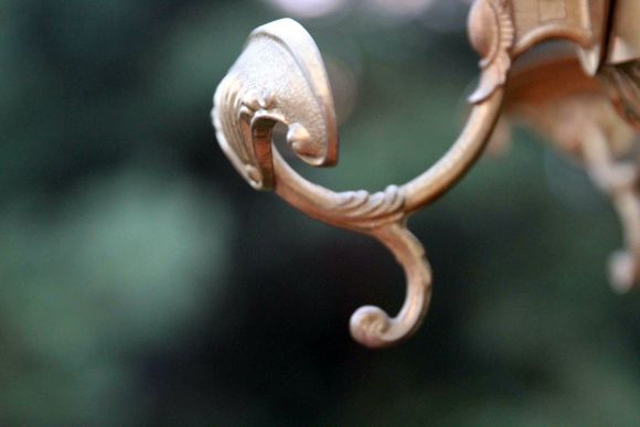 Великолепная латунная напольная вешалка 